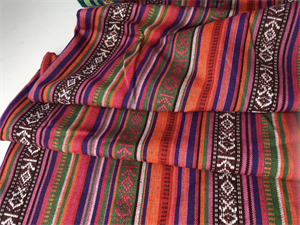 Fastvævet - inka striber i røde toner